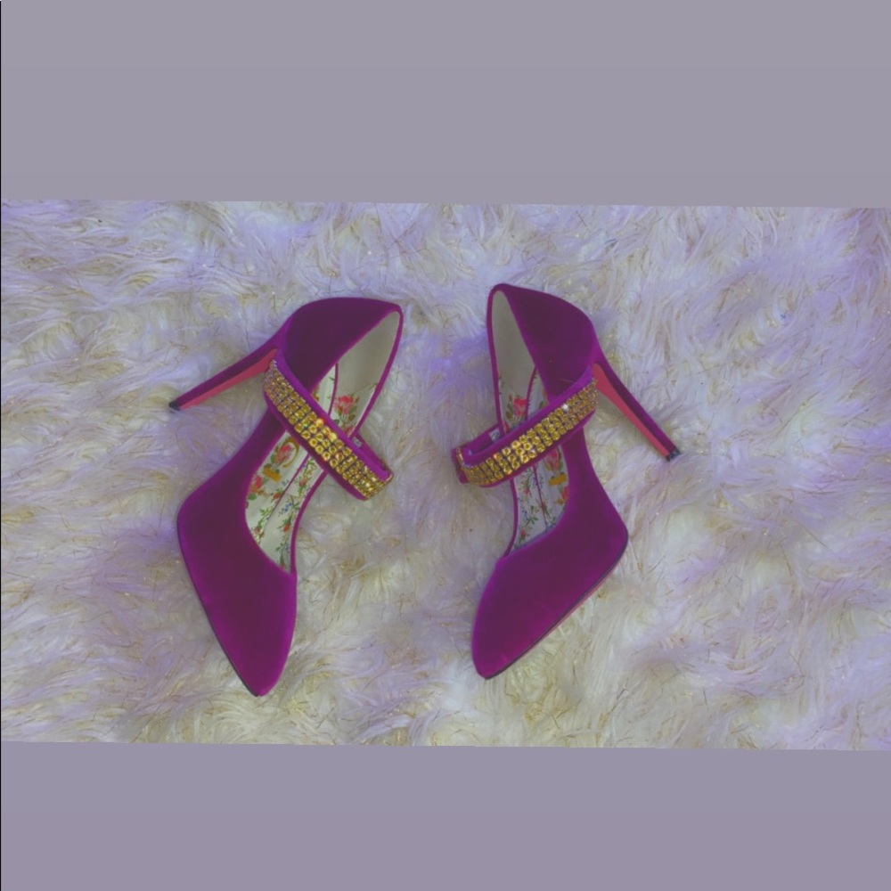 Gucci purple velvet pumps
